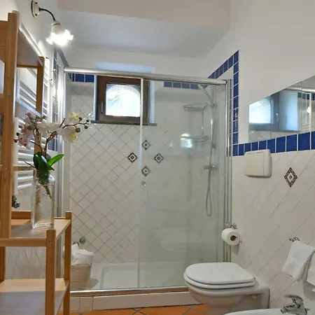 Biddizza וילה אסראלה